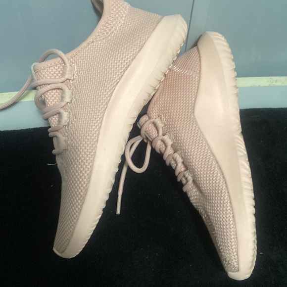 EUC like new super trendy sneakers. - Picture 3 of 5